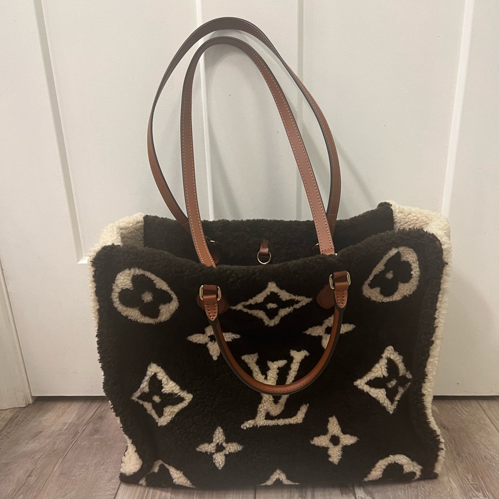 Louis Vuitton OnTheGo Tote Monogram Giant Teddy Fleece GM Brown, Neutral